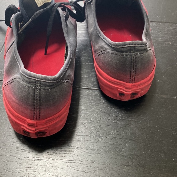 Vans Sneakers. Unisex. Mens 8/Womens 9.5. Black to Red - Picture 6 of 7